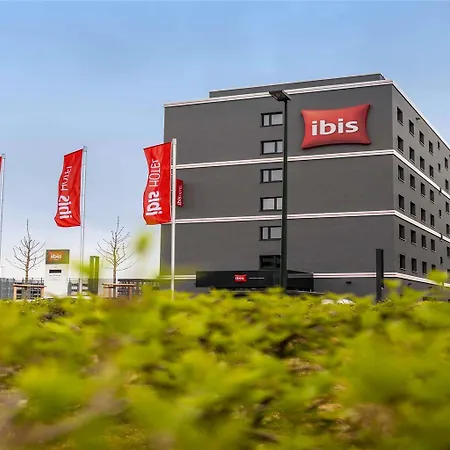 Hotel Ibis Airport 3*