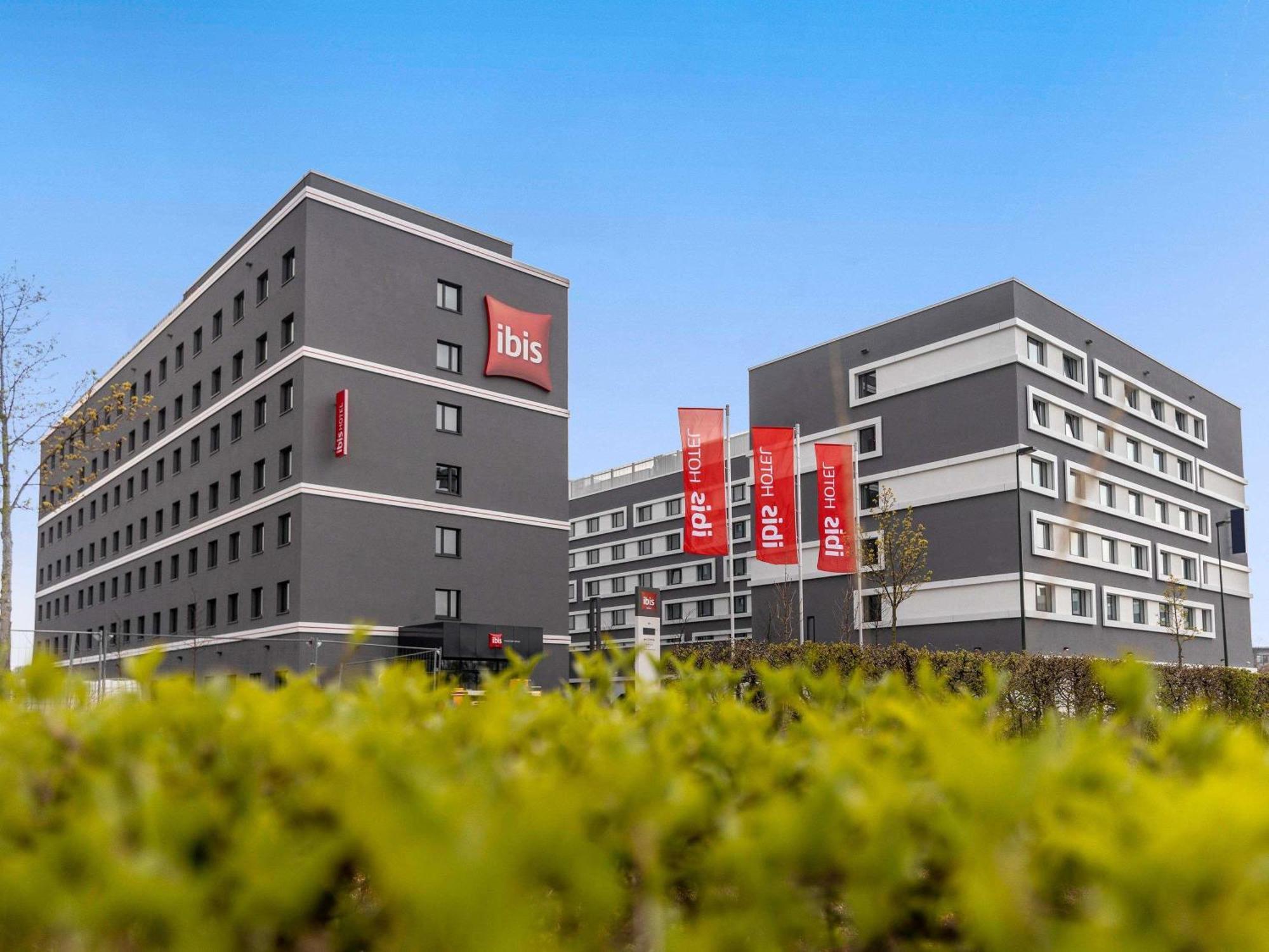 Ibis Airport