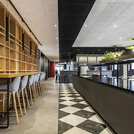 Hotel Ibis Airport 3*
