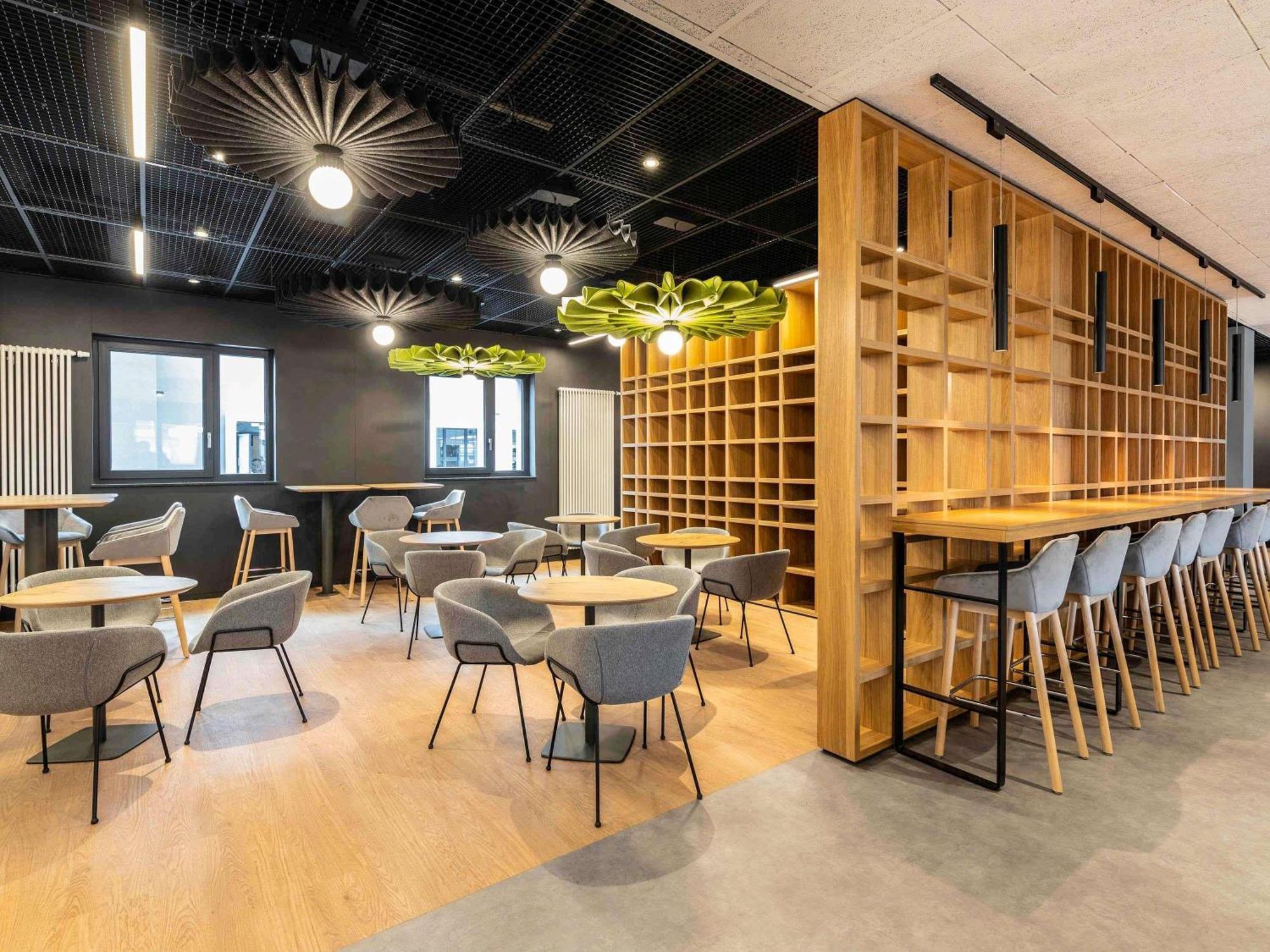 Hotel Ibis Airport 3*