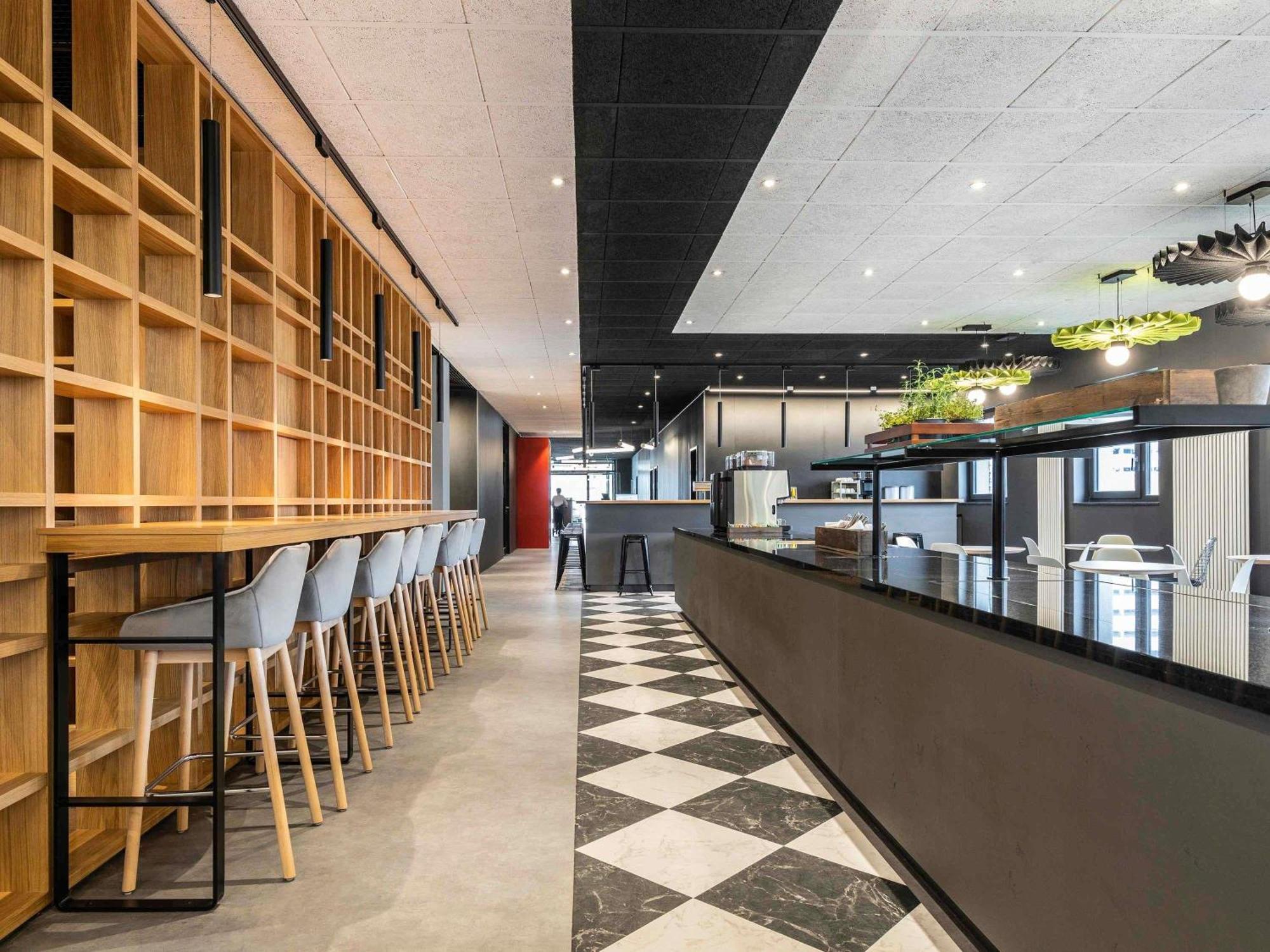 Hotel Ibis Airport 3*